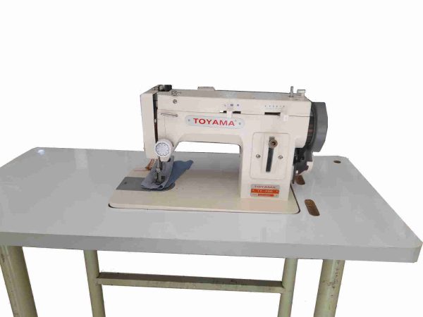 Maq Coser con mueble Toyama TY-288, completa.